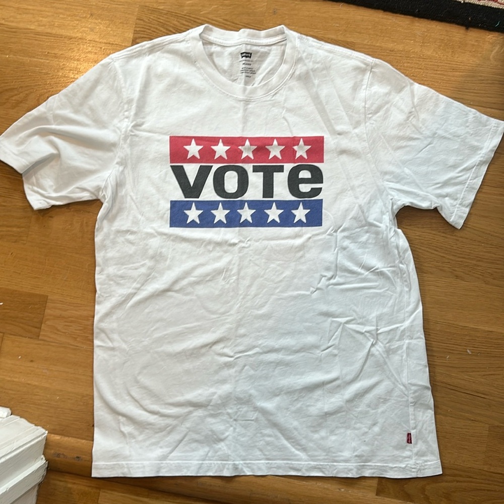 Vote T-shirt by Levi’s size medium